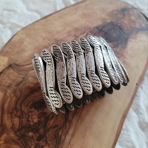Vintage Jewelry - Vintage Accordion Bracelet